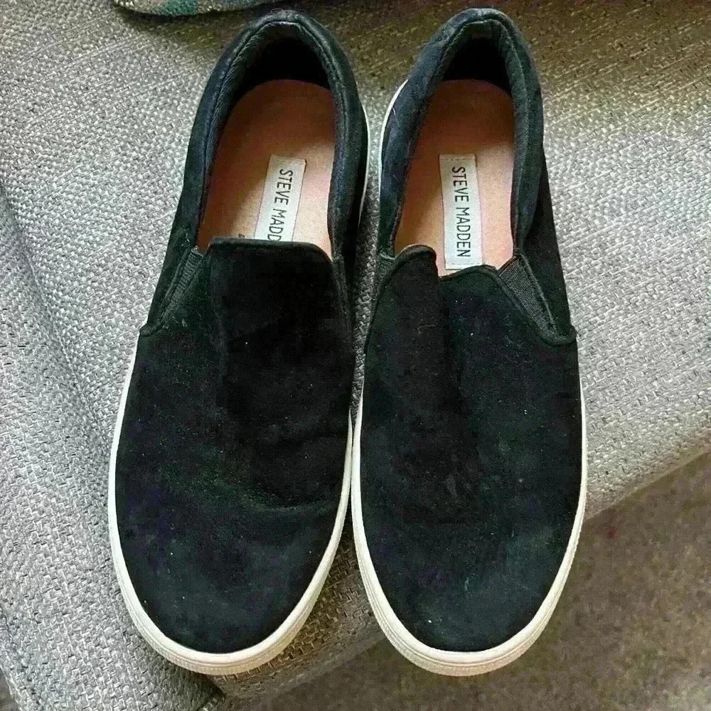 Steve Madden Black Suede Slip-on sneakers size 7